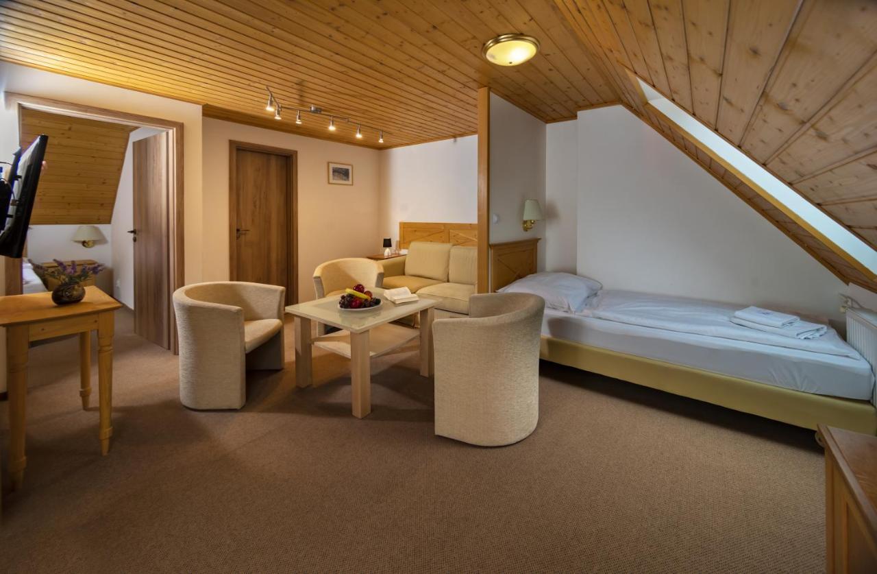 Hotel Tri Ruze Špindlerŭv Mlýn Kültér fotó