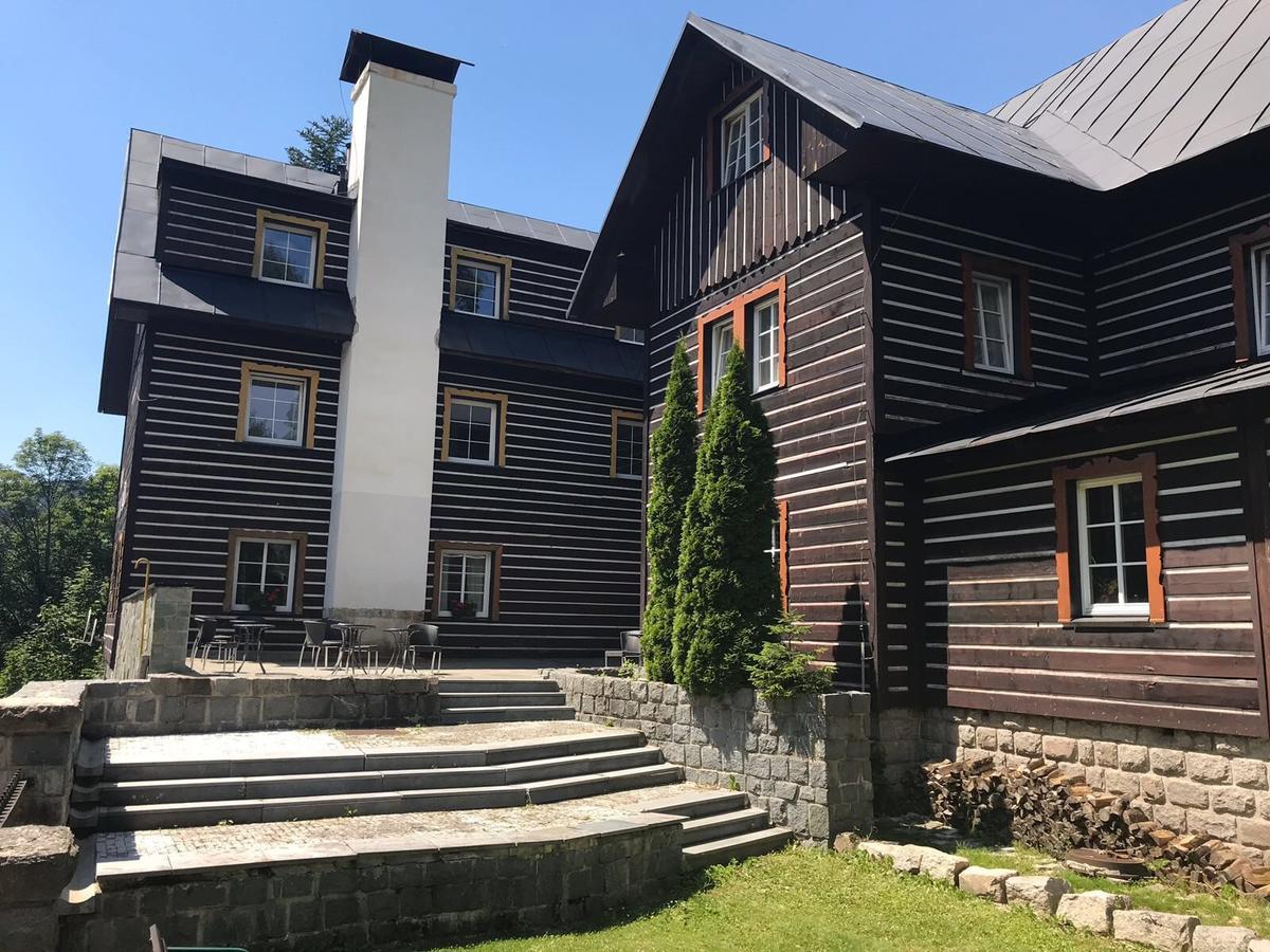 Hotel Tri Ruze Špindlerŭv Mlýn Kültér fotó